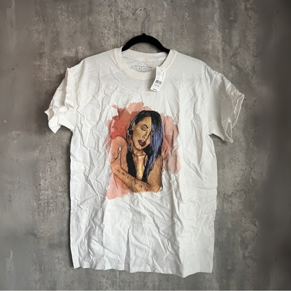 NWT Aaliyah Watercolor Graphic Tee Women’s Medium